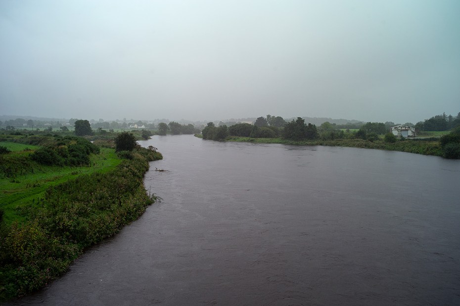 Der Fluss Finn, an der Grenze zwischen Irland und Nordirland