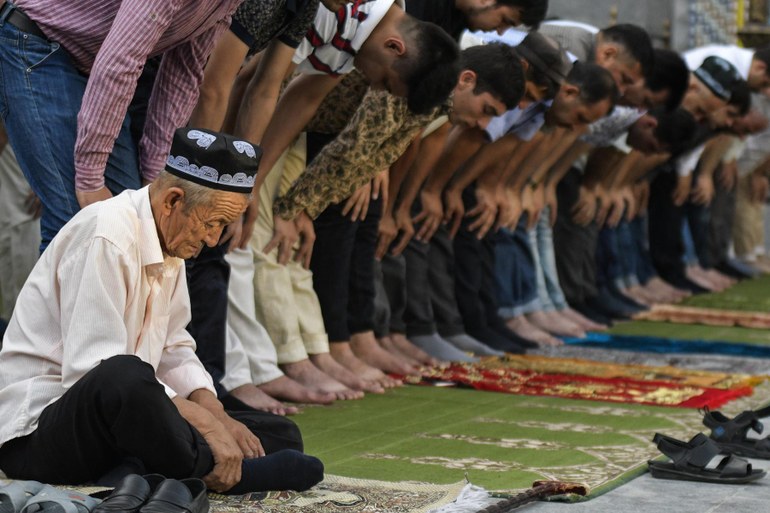 Am Ende des Fastenmonats Ramadan feiern Muslim*innen auf der ganzen Welt das Zuckerfest