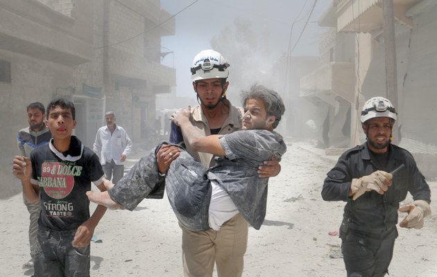 Khaled und seine Jungs suchen in den Trümmern nach Überlebenden