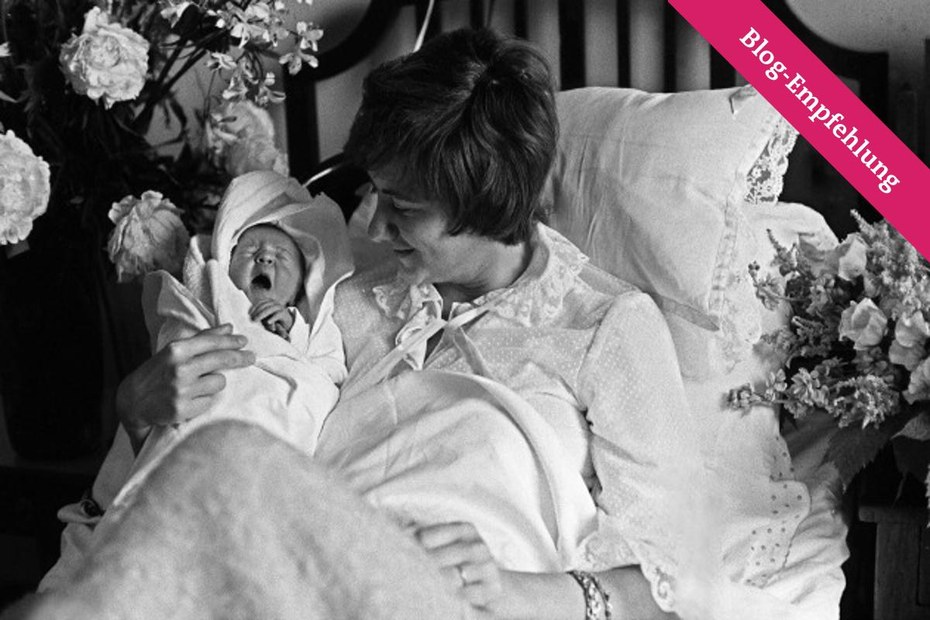 Françoise Sagan kurz nach der Geburt ihres Sohnes Denis 1962 in Paris