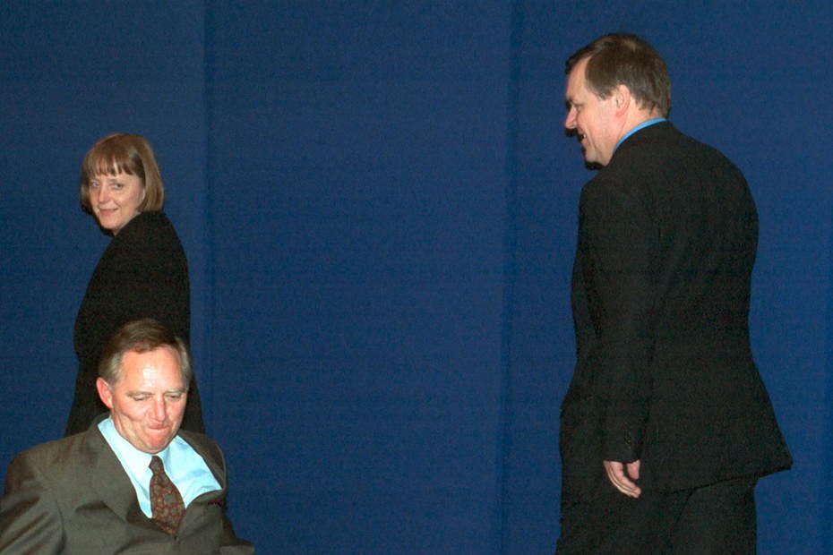 Im Jahr 2000 hatte Angela Merkel im Gerangel um den Parteivorsitz der CDU Volker Rühe ausgestochen