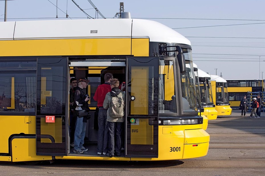 Das Shuttle des Chefredakteurs: die Straßenbahn-Linie 12 in Berlin