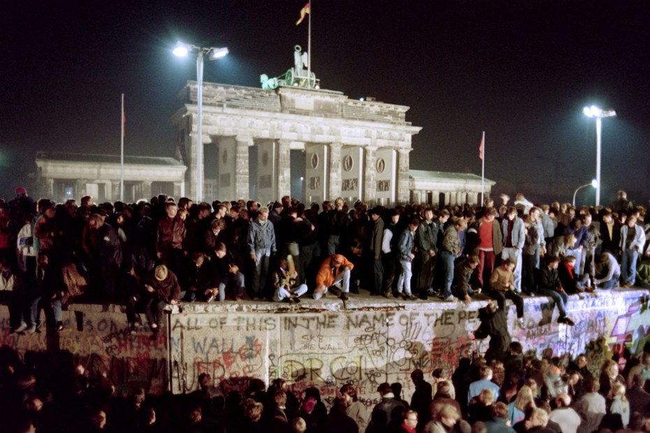 Auch am 11. November 1989 wird der Fall der Mauer in Berlin noch gefeiert. Seither schien das Thema Sozialismus vollkommen obsolet geworden zu sein. Heute, gut 28 Jahre ist das anders
