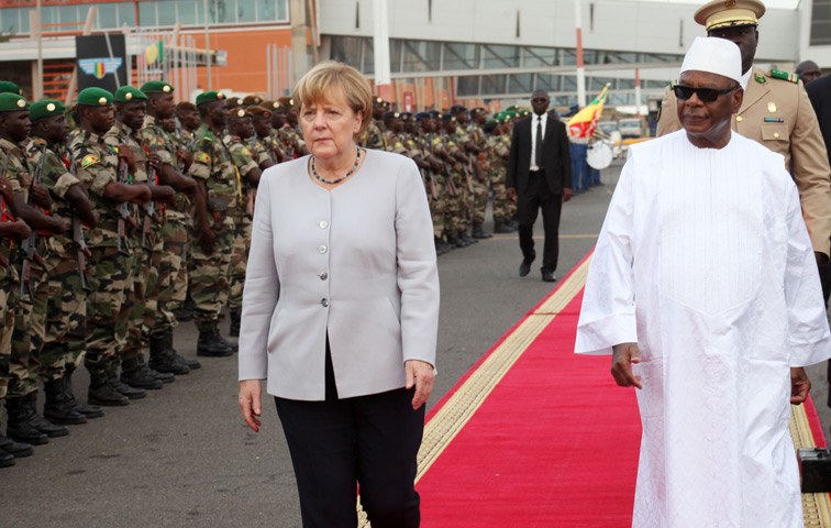 Angela Merkel in Mali bei der Bekämpfung der Fluchtursachen