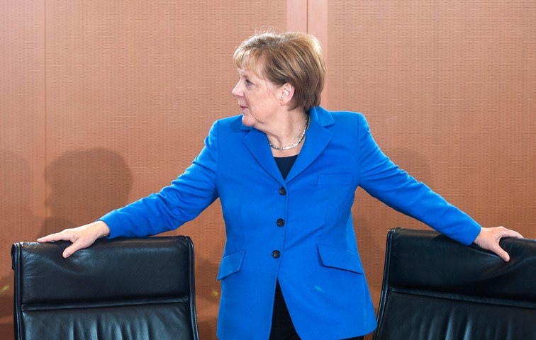 Spielt souverän mit den Hoffnungen anderer Parteien: Angela Merkel