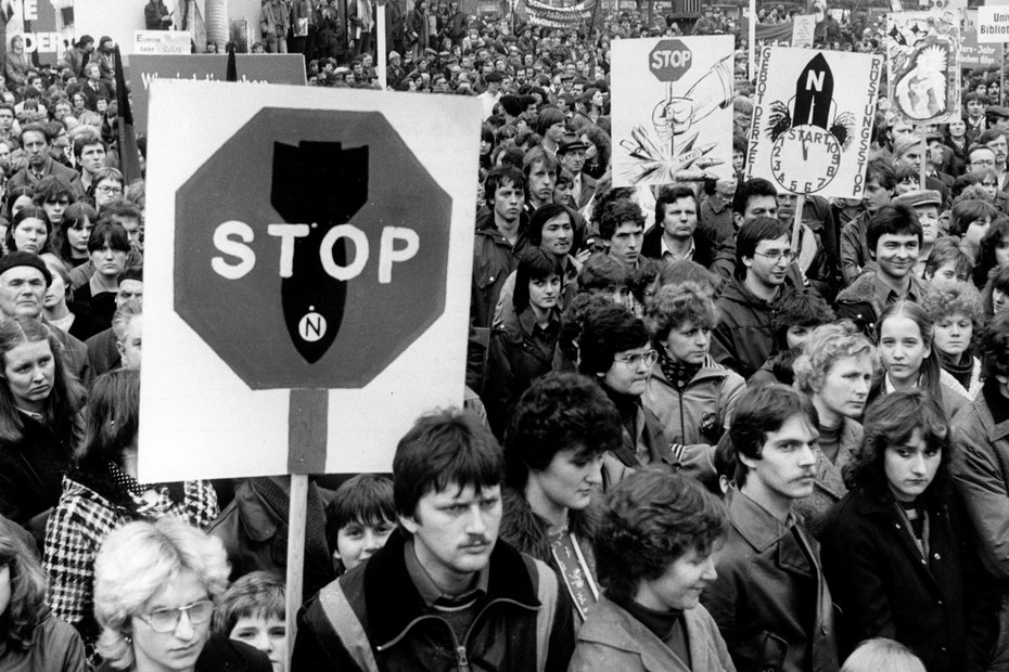 Protest in Jena 1983 gegen die Stationierung nuklearer Mittelstreckenraketen in Westeuropa