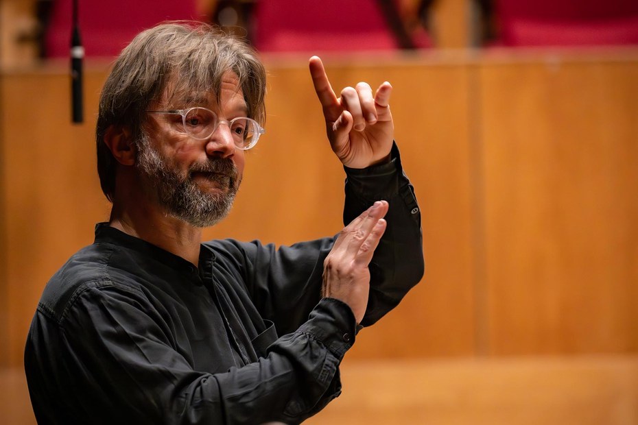 André de Ridder dirigierte das Deutsche Symphonie-Orchester Berlin beim Ultraschall-Festival