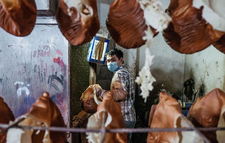 Obskures Verhältnis: Trump-Masken-Produktion in China