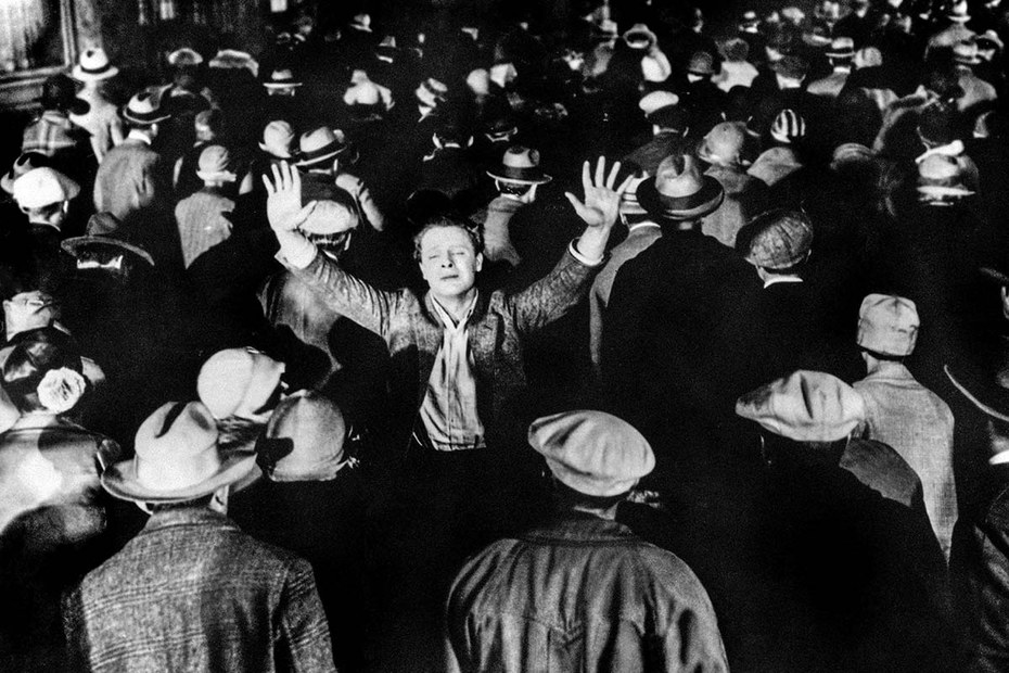 Für viele der beste Vidor-Moment überhaupt: Wenn sich James Murray in The Crowd (1928) mit erhobenen Armen gegen die Flutrichtung des anonymen Menschenstroms stellt