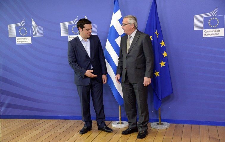Alexis Tsipras und Jean-Claude Juncker demonstrieren, wie gestört das Verhältnis ist