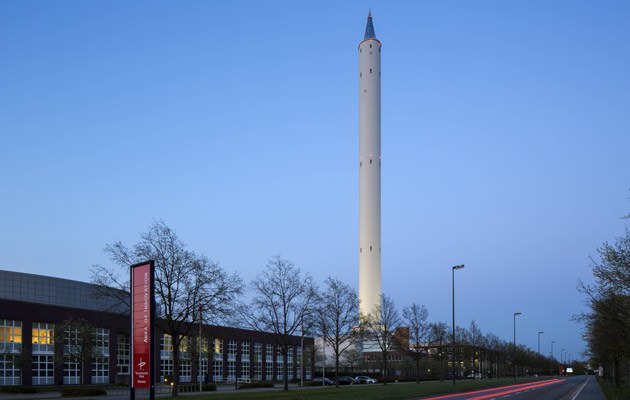 Im Sommer 2012 wurde an der Universität Bremen eine Stiftungsprofessur für den Millitärsatelliten-Hersteller OHB eingerichtet – trotz bestehender Zivilklausel 