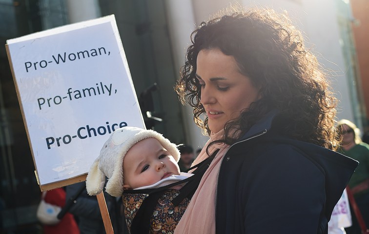 Protest für einen zeitgemäßen Umgang mit Abtreibung in Irland