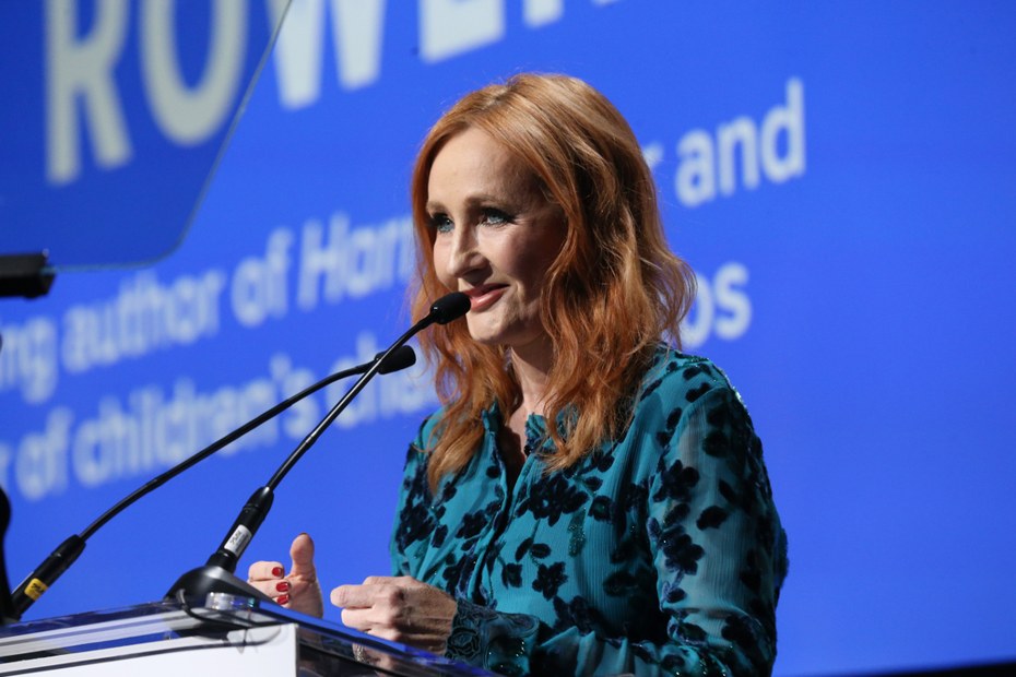 Die Schriftstellerin Joanne K. Rowling nimmt im Dezember 2019 den Robert F. Kennedy Preis für Menschenrechte entgegen