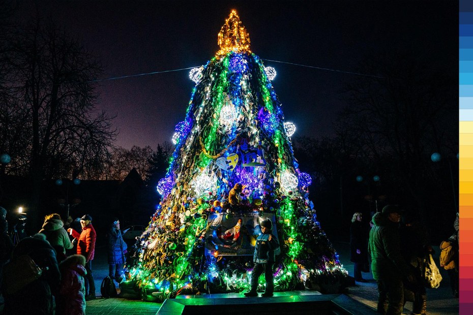 Ein kleines Licht in dunklen Zeiten: Weihnachtsbaum in Mykolaiv