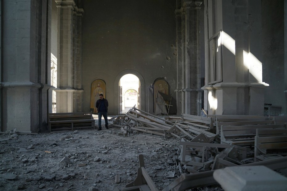 Die durch Raketenbeschuss zerstörte Kathedrale von Schuscha