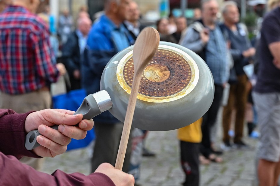 Protest mit leerem Kochgeschirr, nach Königs Wusterhausen jetzt auch in Frankfurt an der Oder