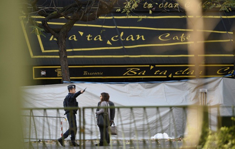 Nur wenige Fußminuten entfernt von der Konzerthalle Bataclan erlebt die Autorin die Anschläge mit