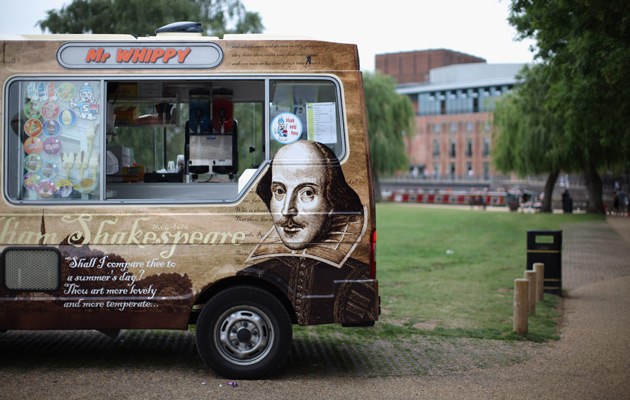 In Stratford-upon-Avon gibt es nicht nur Shakespeare-Eis zu schlecken, sondern auch schöne Flüche des Meisters zu hören