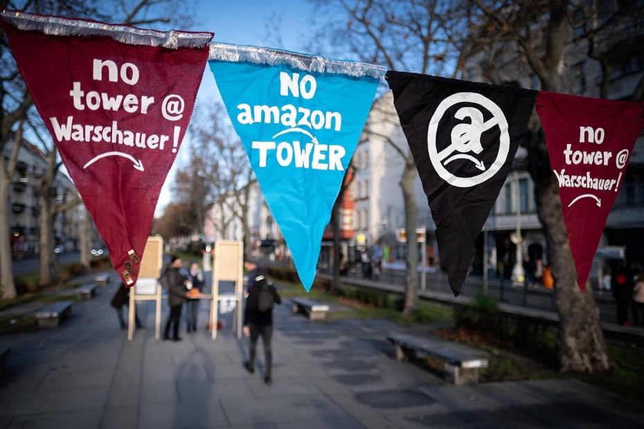 Symbolischer Protest des Bündnisses „Berlin vs. Amazon“