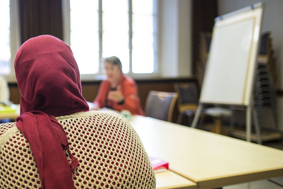 Berlin darf Lehrerinnen das Tragen eines Kopftuchs nicht pauschal verbieten