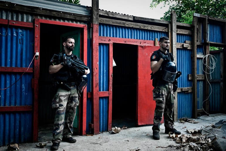 Frankreichs martialische „Operation Wuambushu“ für ein verschärftes Migrationsgesetz