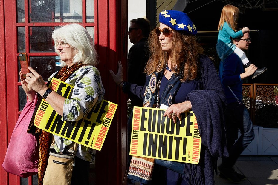 Zwei Teilnehmerinnen bei den wohl bislang größten Anti-Brexit-Protesten in London