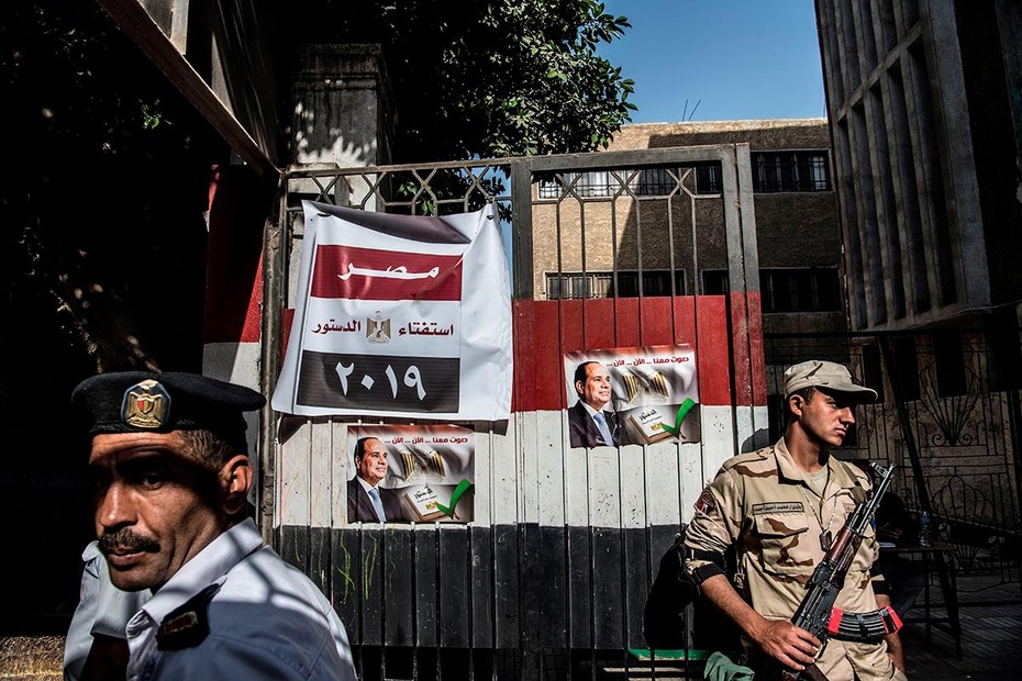 Mit dem Schutz von Polizei und Militär ging das Referendun in Ägypten zugunsten des alten und neuen Regierungsoberhaupts aus
