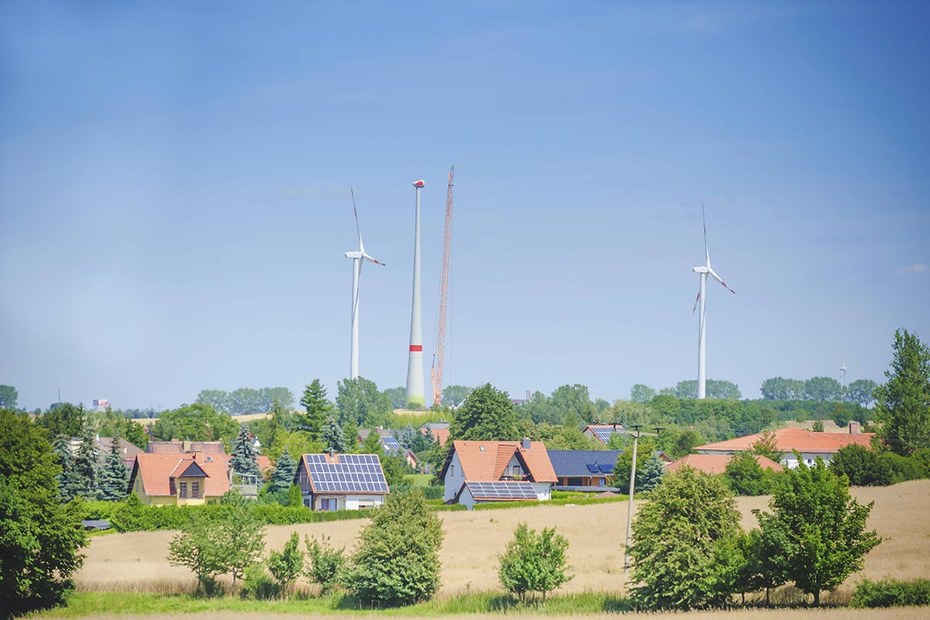 Der Anstieg des Strompreises hat wenig mit den erneuerbaren Energien zu tun. Allerdings wird das suggeriert