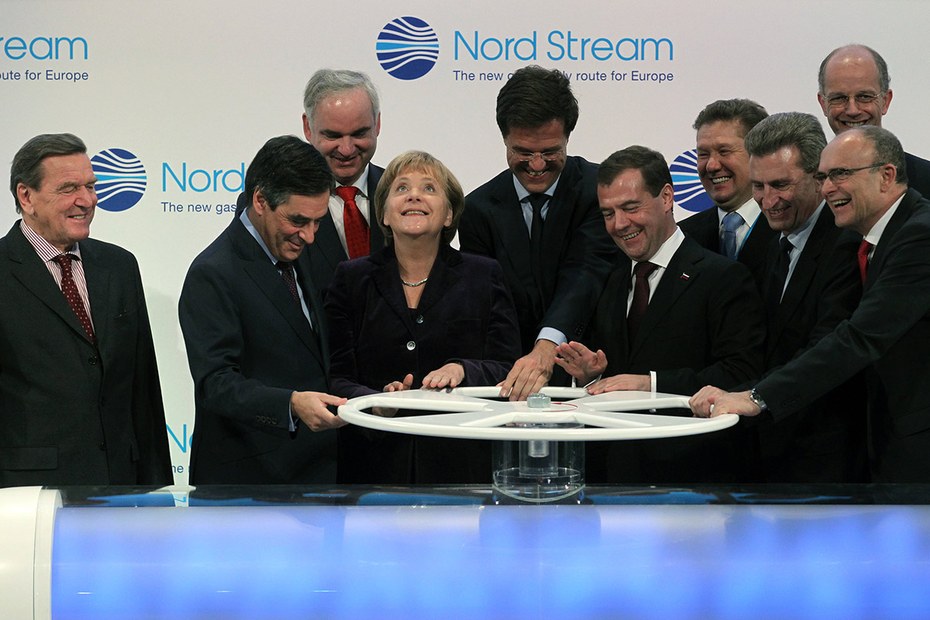 2011 war das Lächeln der Nord-Stream-Freunde noch ungetrübt. Mittlerweile drehen sie manchmal ganz schön am Rad