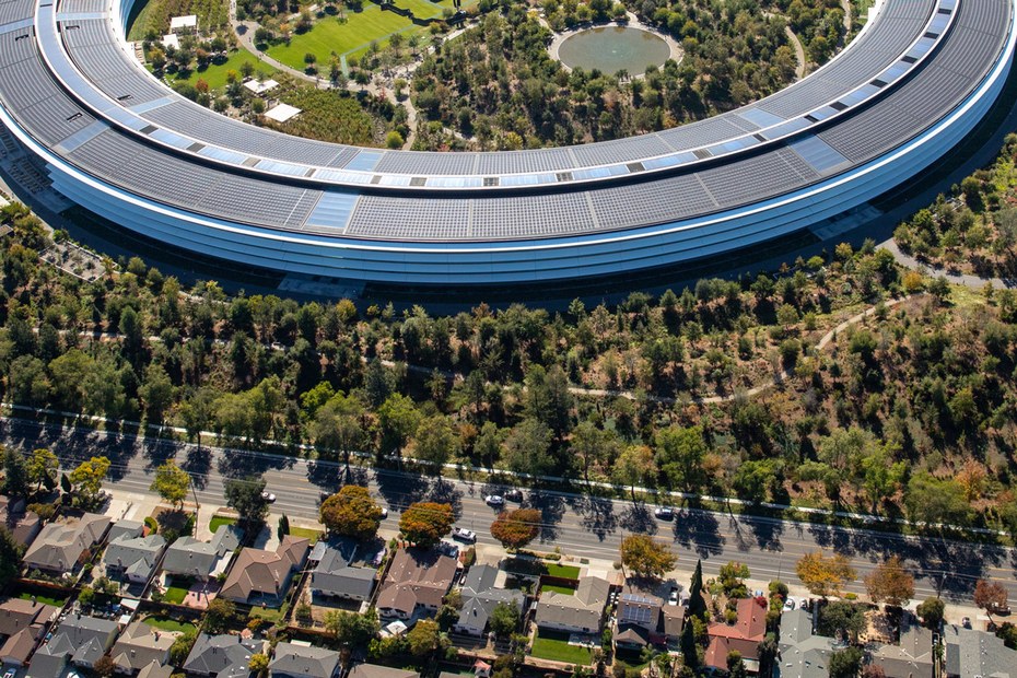 Wie ein Ufo hat sich der Apple-Firmensitz in Cupertino niedergelassen