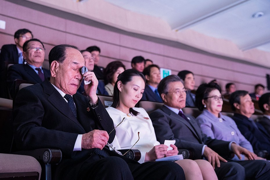 Viel beachtet: Kim Yo-Jong (2. von links), Kim Jong-Uns Schwester, und Südkoreas Präsident Moon Jae-In (3. von links)