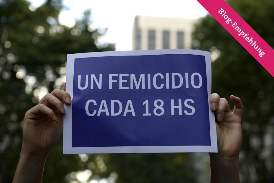 Ein Feminizid alle 18 Stunden prangert eine Demonstrantin beim Internationalen Frauentag am 8. März 2017 in Buenos Aires an