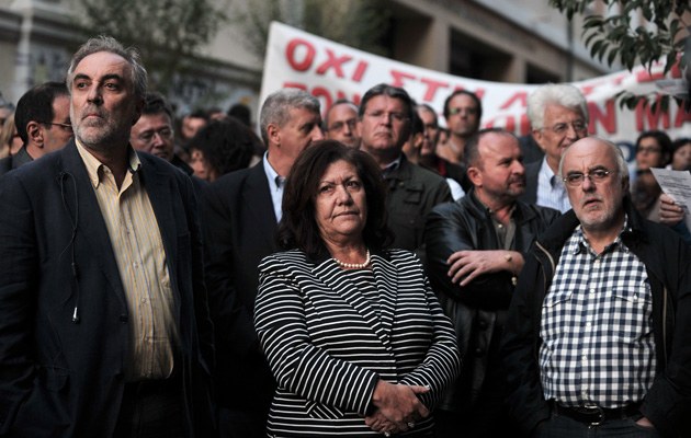 Rentner und Angestellte protestieren gegen die Sparmaßnahmen ihrer Regierung