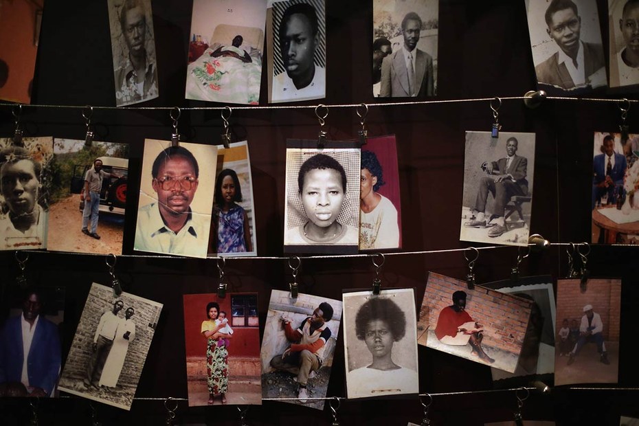 Porträts von Getöteten in Kigalis Genozid-Gedenkstätte