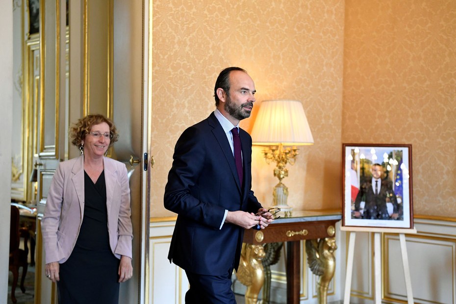 Französische Arbeitsmarktreformatoren (v.l.n.r.): Arbeitsministerin Muriel Penicaud, Premierminister Edouard Philippe und (eingerahmt) Präsident Emmanuel Macron
