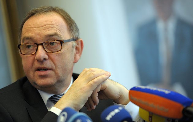 NRW-Finanzminister Walter-Borjans hält nichts von modernem Ablasshandel