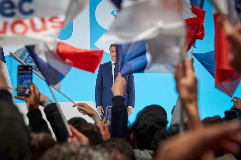 Von der politischen Mitte bleibt nur Macron übrig