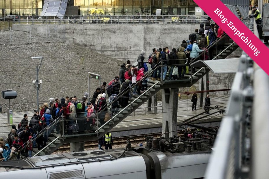 Durchgewinkt: Flüchtlinge kommen mit dem Zug aus Dänemark in Schweden an