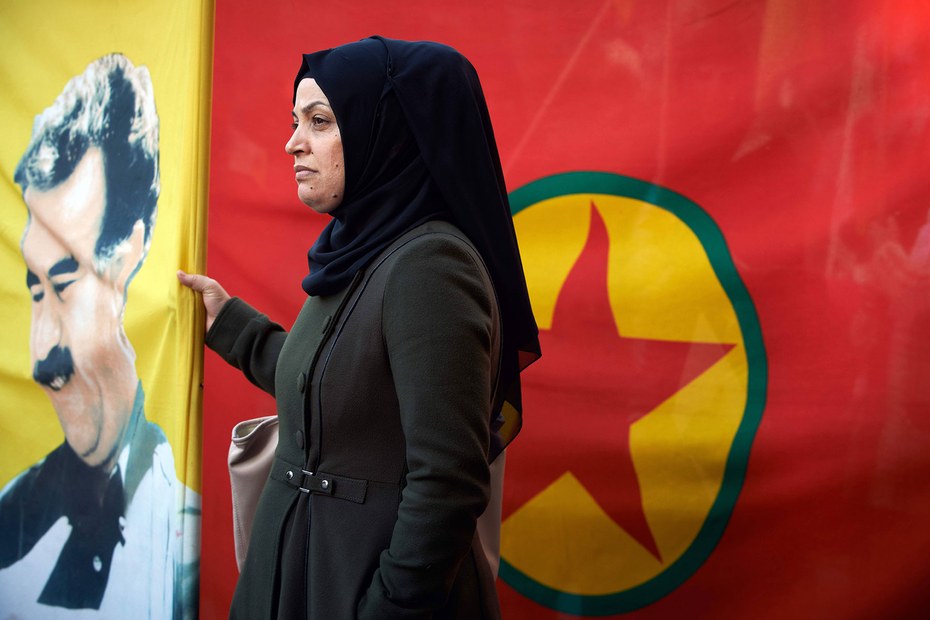Kurden in Frankreich demonstrieren gegen die türkischen Angriffe in Syrien und dem Irak