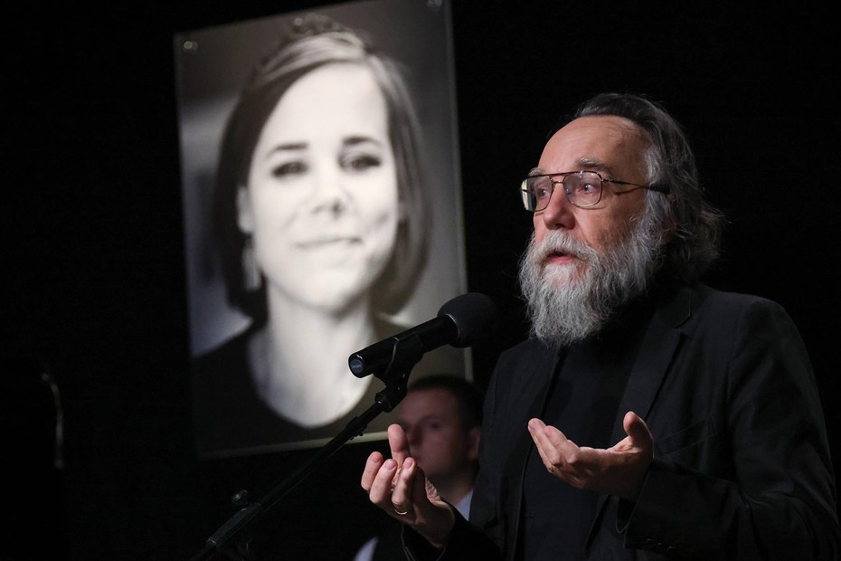 Alexander Dugin bei der Trauerfeier für seine Tochter Darja