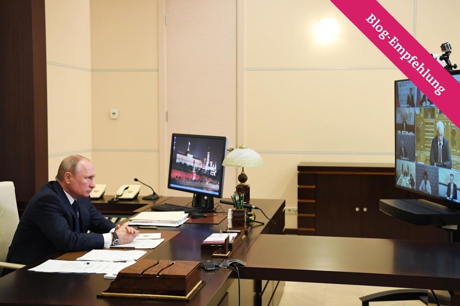 Russlands Präsident Putin bei einer Videokonferenz in der Residenz Nowo-Ogarjowo am Rande Moskaus