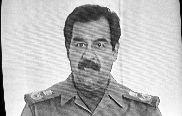 Ein zweiter Hitler? Saddam Hussein bei einer TV-Ansprache