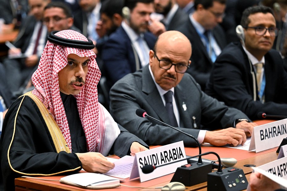 Der saudi-arabische Außenminister Faisal bin Farhan Al Saud bei einem Treffen zur Situation in Gaza im Dezember 2023