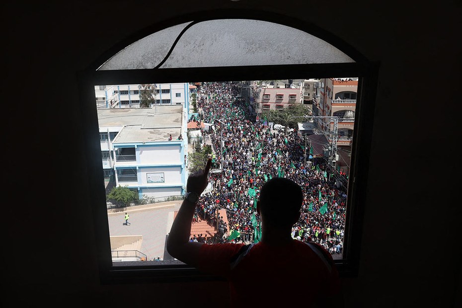 Nachdem die Wahlen in den palästinensischen Gebieten abgesagt wurden, fanden sich viele Hamas-Unterstützer auf der Straße zusammen, wie hier im nördlichen Gazastreifen