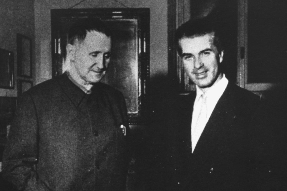 Bertolt Brecht und Giorgio Strehler lernten sich 1955 in Mailand kennen – der Beginn einer jahrzehntelangen, immer neuen künstlerischen Auseinandersetzung mit der „Dreigroschenoper“