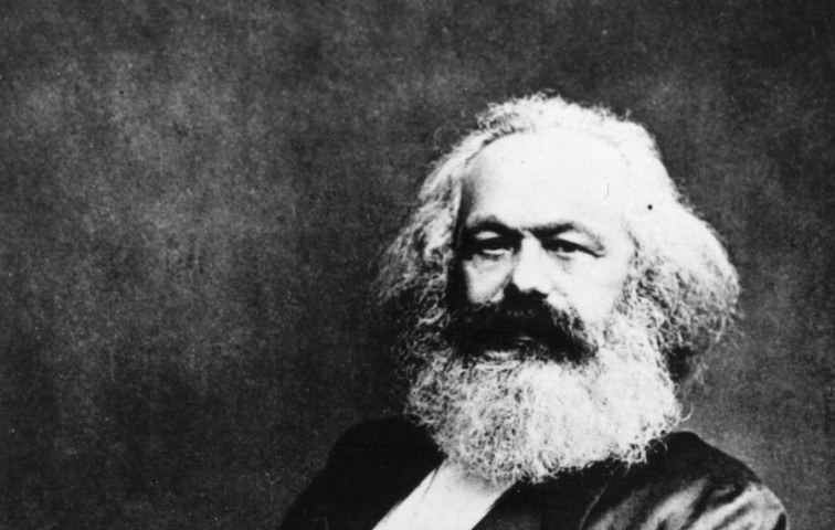 Hat laut Losurdo die „binäre“ Konzeption des Klassenkampfs überwunden: Karl Marx