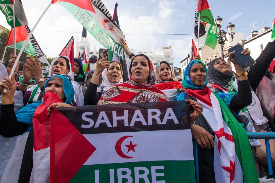 Demonstrant:innen gehen in Madrid gegen die völkerrechtswidrige Annexion der Westsahara durch Rabat auf die Straße