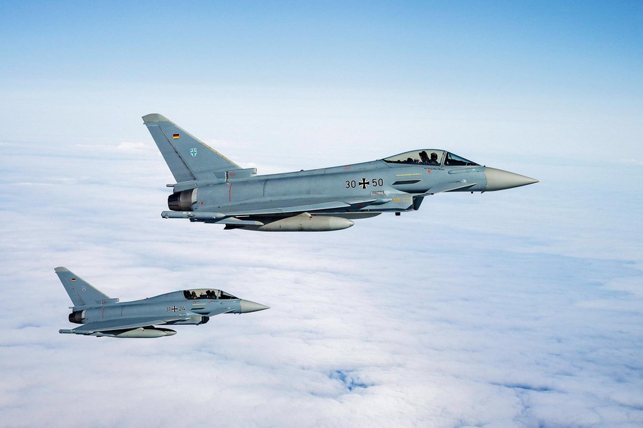Eine Vergabe von Eurofightern durch Großbritannien an Saudi-Arabien, gegen die Deutschland ein Veto einlegen könnte, hält Außenministerin Annalena Baerbock für denkbar.