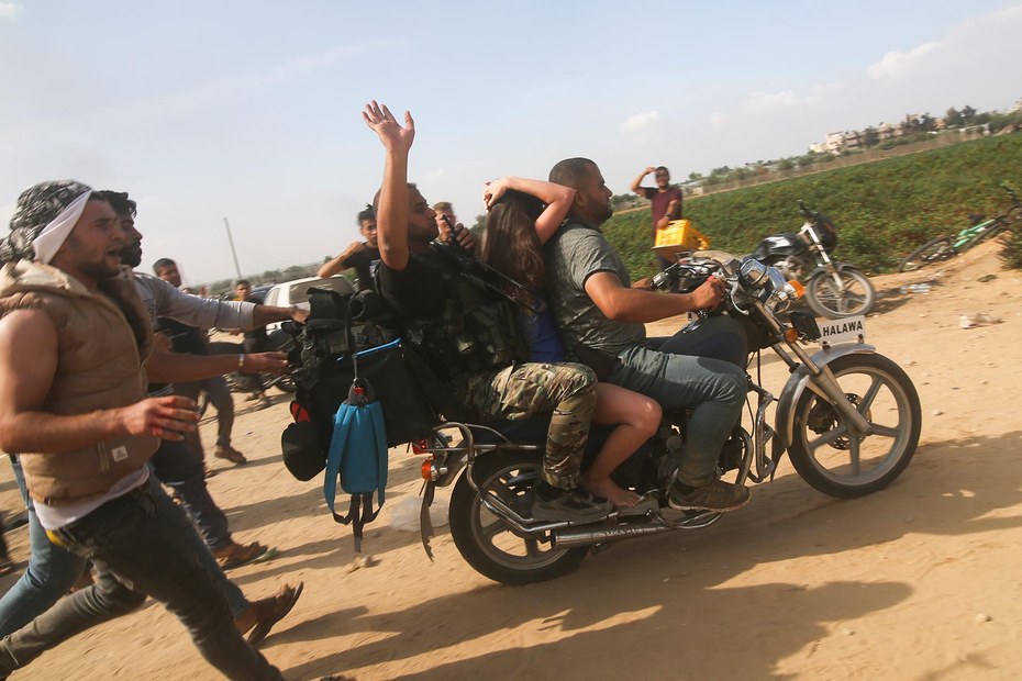 Palästinenser entführen eine israelische Geisel aus dem Kibbutz Kfar Azza