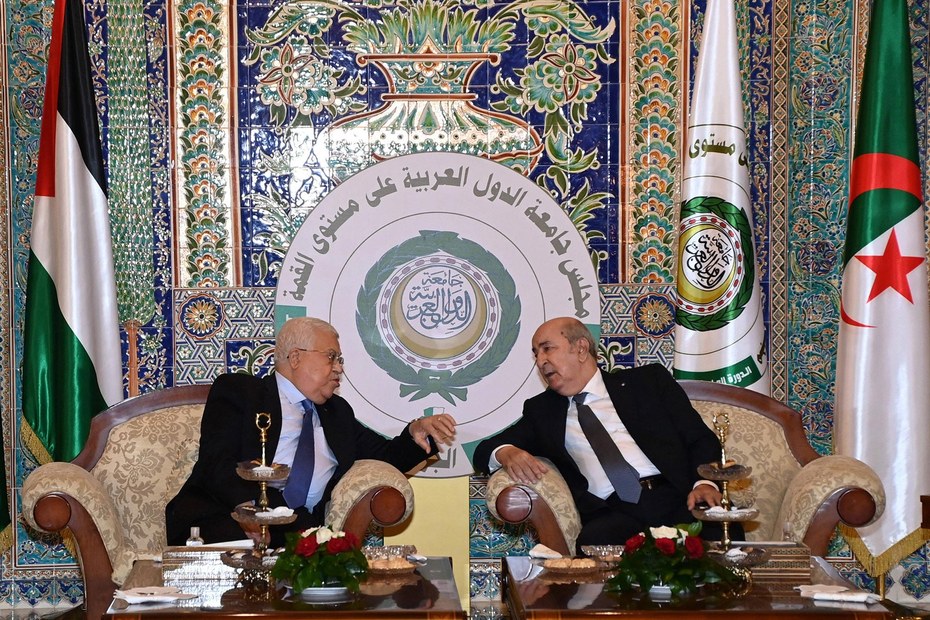 Annäherung möglich: Der algerische Präsident Abdelmadjid Tebboune (rechts) empfängt den palästinensischen Präsidenten Mahmoud Abbas